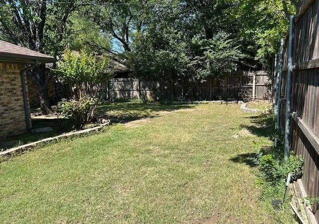 3rd image of 3901 W Country Club Dr, Irving, TX 75038 | MLS# 21227282