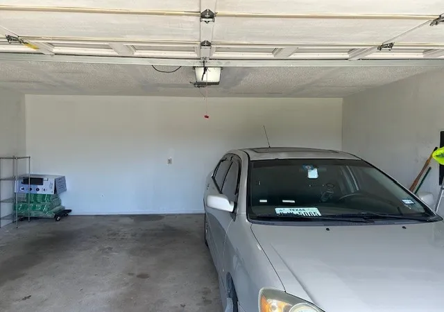 4th image of 3901 W Country Club Dr, Irving, TX 75038 | MLS# 21227282