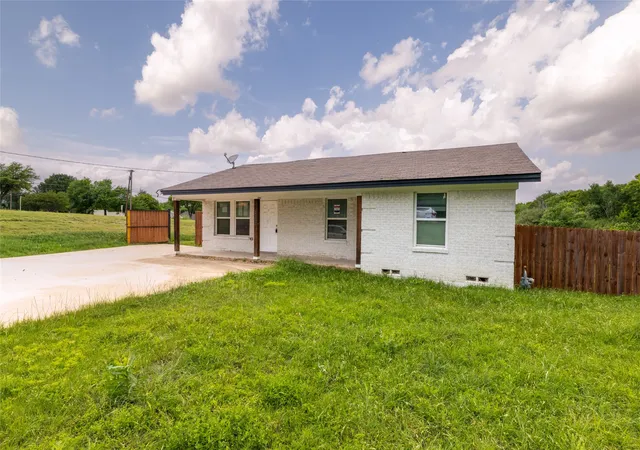 Homes for sale in De Soto, TX | 805 E Belt Line Rd, De Soto, TX 75115 | MLS# 21252175