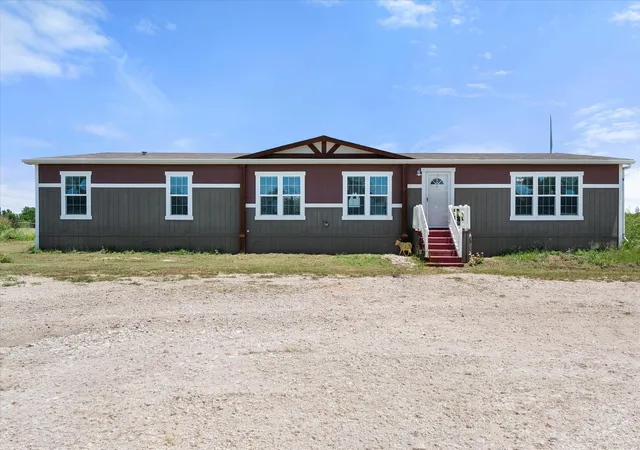 Photo 2 of Manufactured home for sale at 604 Lcr 208, Coolidge, TX 76635 | MLS# 21258683 | Listing updated on 2026-07-09