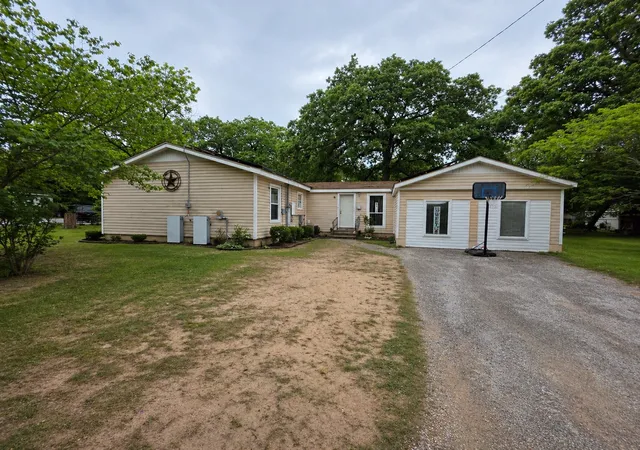 Homes for sale in Athens, TX | 500 Pine Oak Dr, Athens, TX 75751 | MLS# 21258896