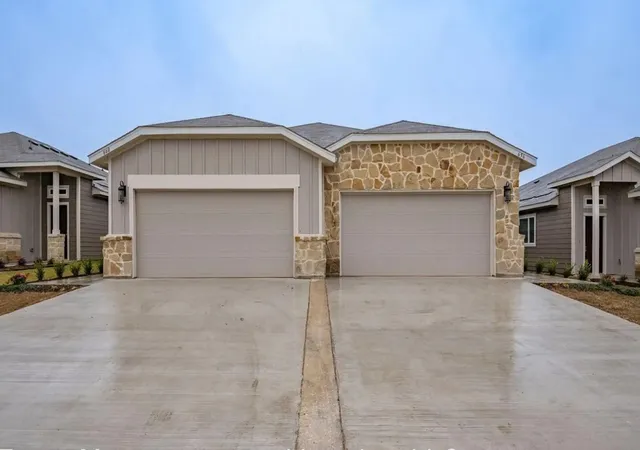Photo 1 of Multi family home for sale at 656 660 Wheatfield Dr, Venus, TX 76084 | MLS# 21258952 | Listing updated on 2026-08-31