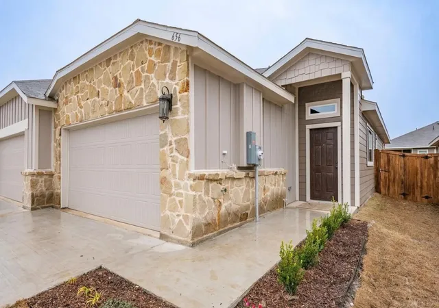 Photo 3 of House for sale at 656-660 Wheatfield Dr, Venus, TX 76084 | MLS# 21258952 | Listing updated on 2026-08-31