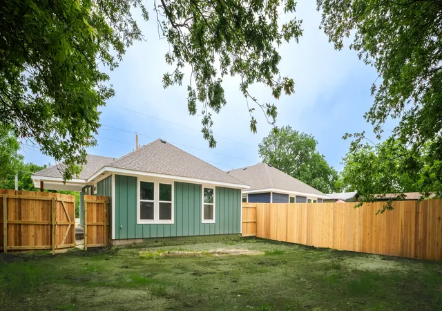 Photo 26 of Single family home for sale at 1333 E Palestine, Mexia, TX 76667 | MLS# 21258965 | Listing updated on 2026-07-11