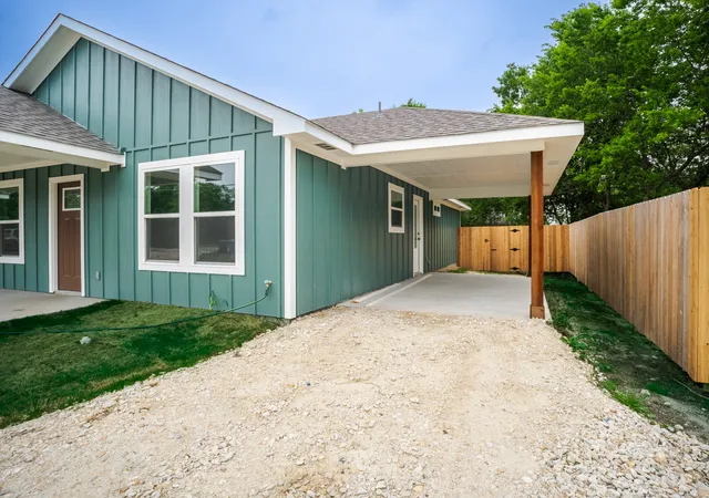 Photo 3 of Single family home for sale at 1333 E Palestine, Mexia, TX 76667 | MLS# 21258965 | Listing updated on 2026-09-29