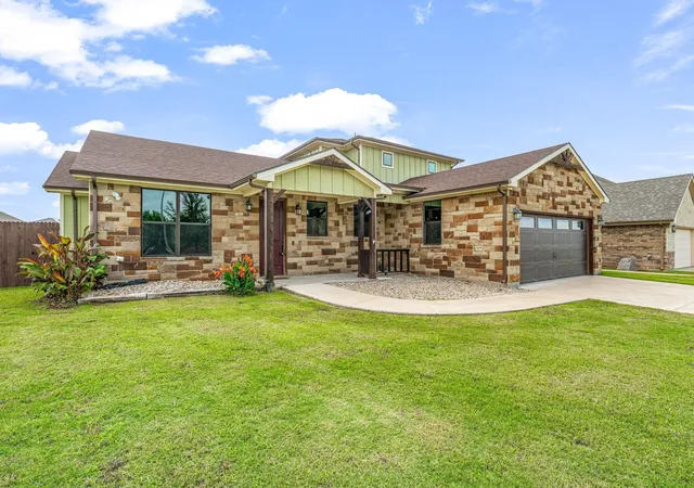 Homes for sale in Stephenville, TX | 130 Elk Cvs, Stephenville, TX 76401 | MLS# 21256345