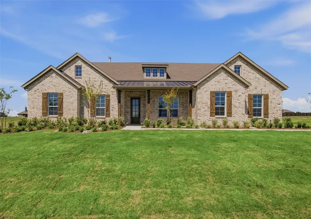 Photo 2 of Single family home for sale at 709 Water Side Dr, Van Alstyne, TX 75495 | MLS# 21259011 | Listing updated on 2026-10-07