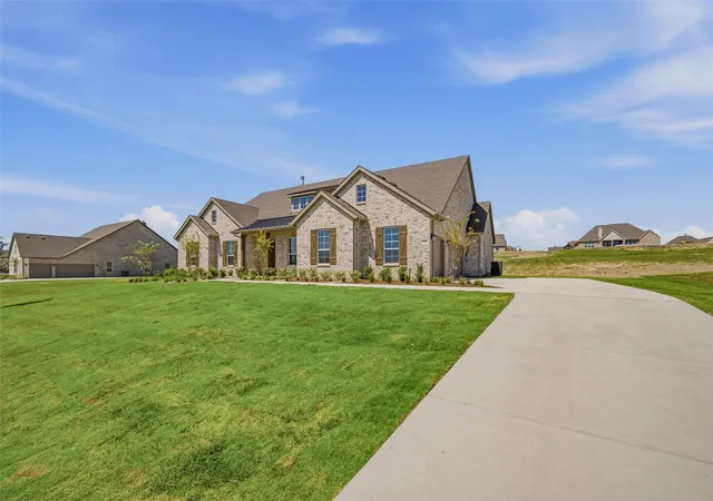 Photo 3 of Single family home for sale at 709 Water Side Dr, Van Alstyne, TX 75495 | MLS# 21259011 | Listing updated on 2026-10-07