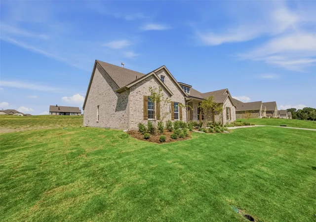 Photo 4 of Single family home for sale at 709 Water Side Dr, Van Alstyne, TX 75495 | MLS# 21259011 | Listing updated on 2026-10-07