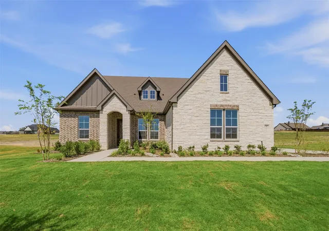 Photo 2 of Single family home for sale at 707 Water Side Dr, Van Alstyne, TX 75495 | MLS# 21259027 | Listing updated on 2026-10-07