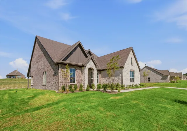 Photo 4 of Single family home for sale at 707 Water Side Dr, Van Alstyne, TX 75495 | MLS# 21259027 | Listing updated on 2026-10-07