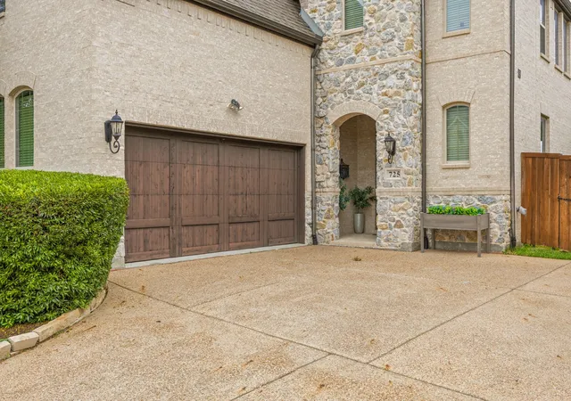 Photo 2 of Single family home for sale at 725 Royal Minister Blvd, The Colony, TX 75056 | MLS# 21223096 | Listing updated on 2026-08-29