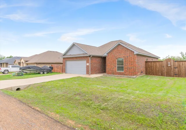 Homes for sale in Mabank, TX | 2422 Abigail Ln, Mabank, TX 75147 | MLS# 21259099