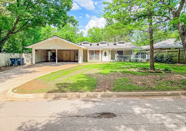 Photo 1 of Single family home for sale at 303 N 30th St, Corsicana, TX 75110 | MLS# 21259033 | Listing updated on 2026-10-02