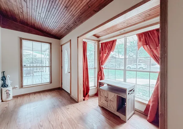 Photo 2 of Single family home for sale at 303 N 30th St, Corsicana, TX 75110 | MLS# 21259033 | Listing updated on 2026-10-02