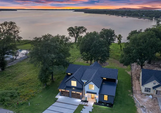 Photo 1 of Single family home for sale at 1524 Shoreline Dr, Mabank, TX 75143 | MLS# 21255427 | Listing updated on 2026-09-18