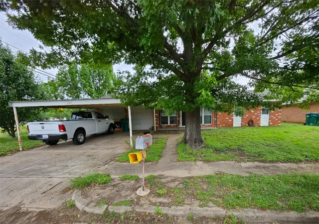 Homes for sale in Lacy Lakeview, TX | 101 S Rita, Lacy Lakeview, TX 76705 | MLS# 21259386