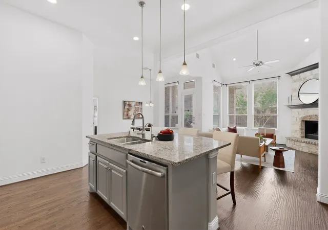 3rd image of 604 Warwick Blvd, Lewisville, TX 75056 | MLS# 21246036