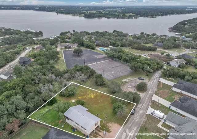 Homes for sale in Granbury, TX | 2318 Neches St, Granbury, TX 76048 | MLS# 21258648