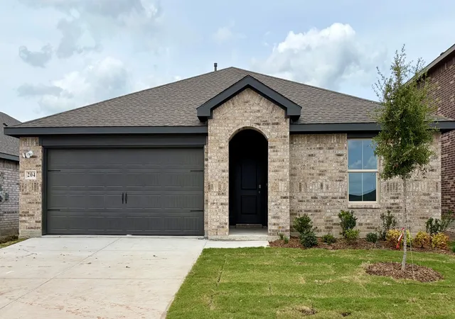 Photo 3 of Single family home for sale at 204 Van Horn Dr, Terrell, TX 75160 | MLS# 21259582 | Listing updated on 2026-10-04