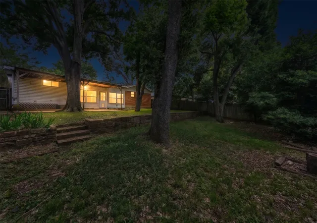 37th image of 1916 Valley Ln, Arlington, TX 76013 | MLS# 21255012
