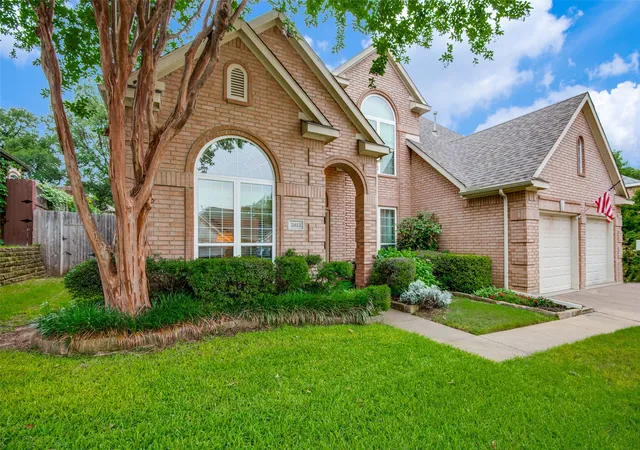 Homes for sale in Bedford, TX | 3813 Cherokee Dr, Bedford, TX 76021 | MLS# 21257568