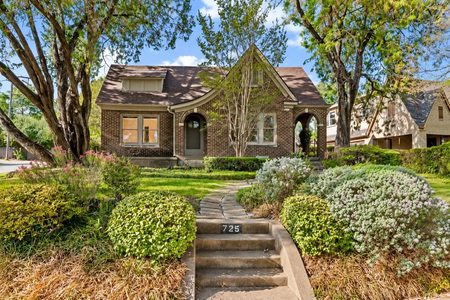 Single family home for sale at 725 Newell Ave, Dallas, TX 75223 | MLS# 21259722