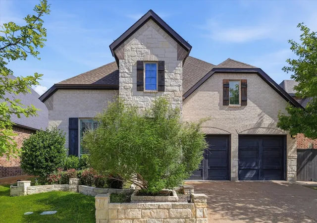 Photo 2 of Sale Pending at 2425 Hunters Blvd, Lewisville, TX 75056 | MLS# 21258977 | Listing updated on 2026-08-09