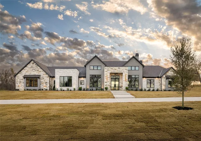 Photo 1 of Sale Pending at 204 Dan Russell Bnd, Weatherford, TX 76087 | MLS# 21259866 | Listing updated on 2026-07-23