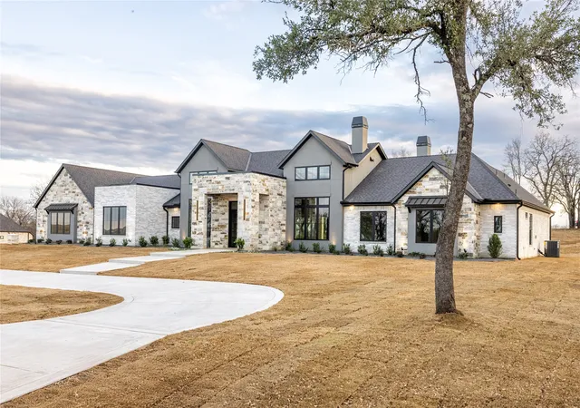 Photo 2 of Sale Pending at 204 Dan Russell Bnd, Weatherford, TX 76087 | MLS# 21259866 | Listing updated on 2026-07-23