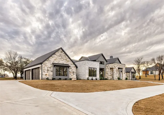 Photo 3 of Sale Pending at 204 Dan Russell Bnd, Weatherford, TX 76087 | MLS# 21259866 | Listing updated on 2026-07-23