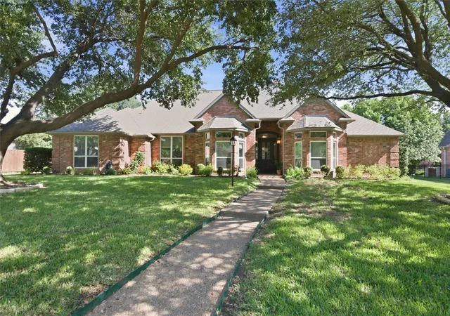 Homes for sale in Colleyville, TX | 2702 Cottonwood Ln, Colleyville, TX 76034 | MLS# 21259867