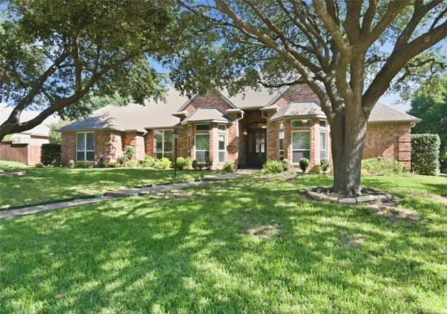 Homes for sale in Colleyville, TX | 2702 Cottonwood Ln, Colleyville, TX 76034 | MLS# 21259867