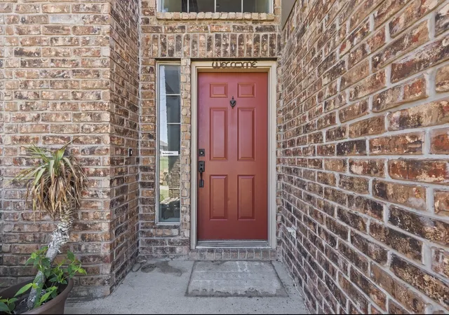Photo 2 of Single family home for sale at 525 Destin Dr, Fort Worth, TX 76131 | MLS# 21259786 | Listing updated on 2026-07-06
