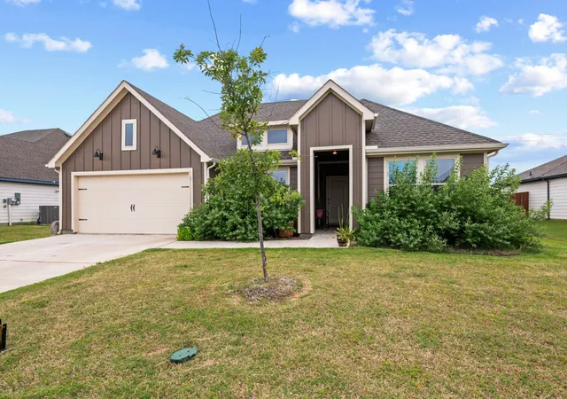 Homes for sale in Pilot Point, TX | 943 Buttercup Dr, Pilot Point, TX 76258 | MLS# 21258962