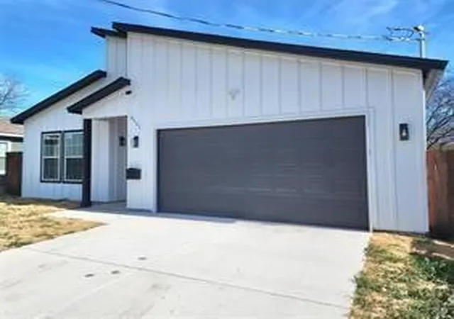 Photo 3 of Single family home for sale at 2121 S Edgewood Ter, Fort Worth, TX 76105 | MLS# 21257676 | Listing updated on 2026-08-31
