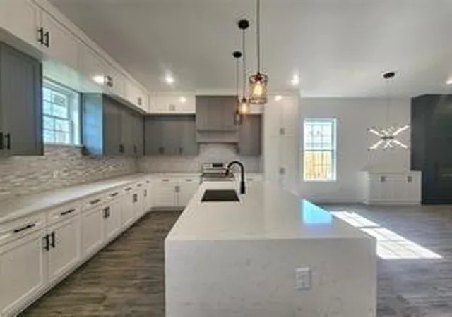 Homes for sale in Fort Worth, TX | 2121 S Edgewood Ter, Fort Worth, TX 76105 | MLS# 21257676