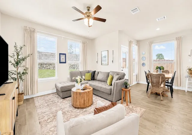 Photo 4 of Single family home for sale at 1124 Eastland Ln, Weatherford, TX 76087 | MLS# 21259913 | Listing updated on 2026-07-07