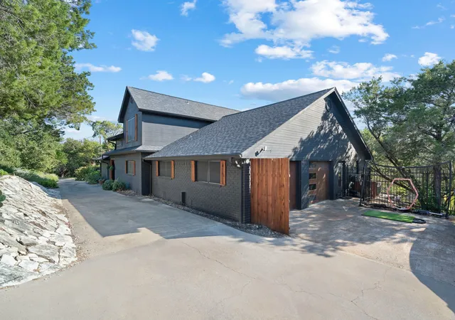 Photo 3 of Single family home for sale at 1206 Sierra Vista Dr, Granbury, TX 76048 | MLS# 21260108 | Listing updated on 2026-07-15