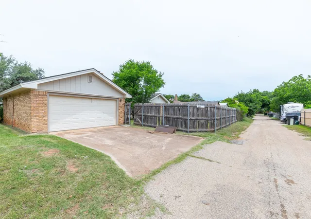 Homes for sale in Abilene, TX | 3265 Woodhollow Cir, Abilene, TX 79606 | MLS# 21259134