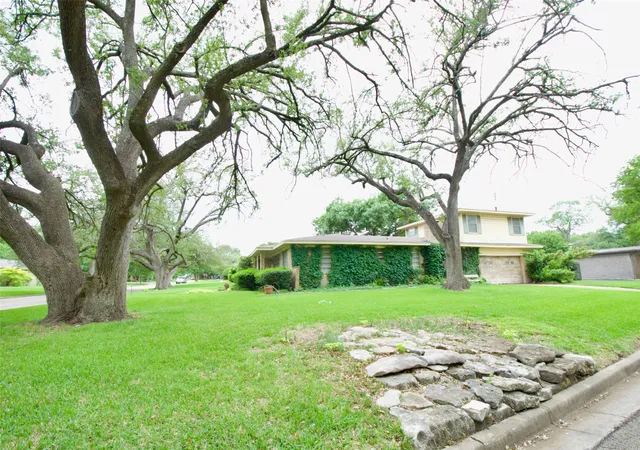 Homes for sale in Waco, TX | 4901 Pine Ave, Waco, TX 76710 | MLS# 21258449
