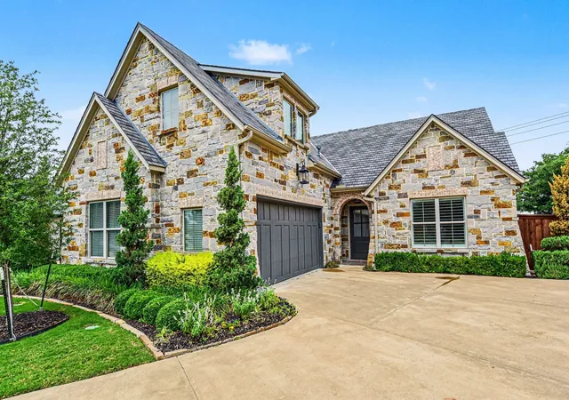 Photo 3 of Single family home for sale at 2401 Prestwick Dr, Midlothian, TX 76065 | MLS# 21260049 | Listing updated on 2026-08-28