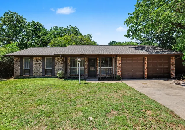Homes for sale in Bedford, TX | 60 Somerset Ter, Bedford, TX 76022 | MLS# 21260119