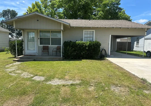 Homes for sale in Cleburne, TX | 1711 Redwood Dr, Cleburne, TX 76033 | MLS# 21259542