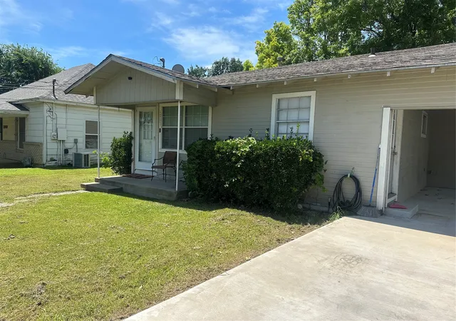 Homes for sale in Cleburne, TX | 1711 Redwood Dr, Cleburne, TX 76033 | MLS# 21259542