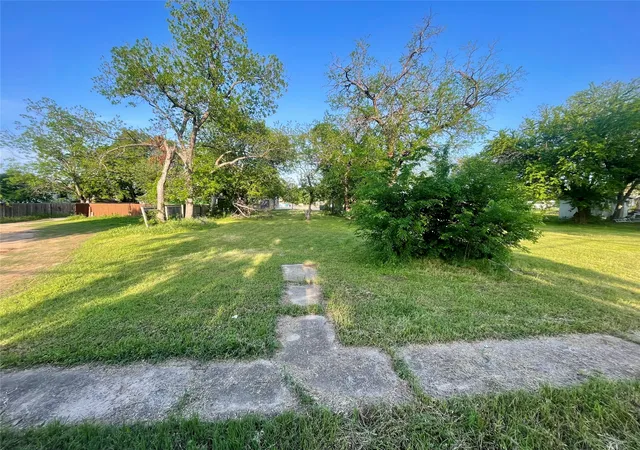 Homes for sale in Gainesville, TX | 320 N Morris St, Gainesville, TX 76240 | MLS# 21257672