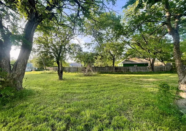 Homes for sale in Gainesville, TX | 320 N Morris St, Gainesville, TX 76240 | MLS# 21257672