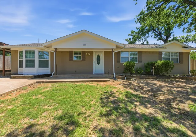 Photo 1 of Single family home for sale at 117 Bryan St, Jacksboro, TX 76458 | MLS# 21259183 | Listing updated on 2026-08-24