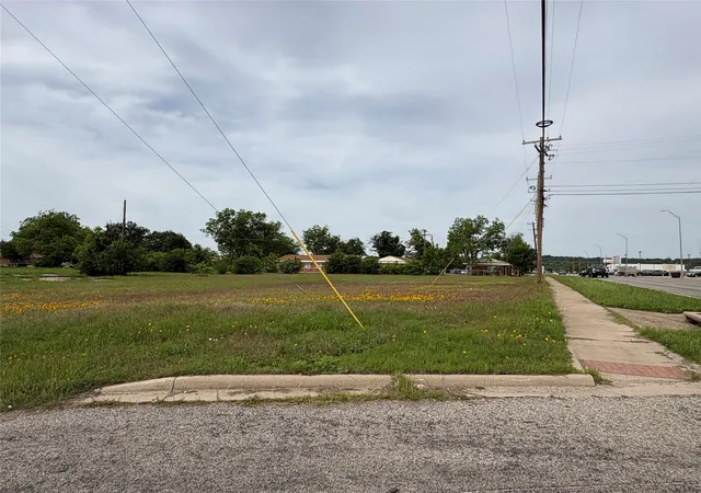Photo 2 of Land for sale at 910 W Commerce St, Brownwood, TX 76801 | MLS# 21259827 | Listing updated on 2026-08-24