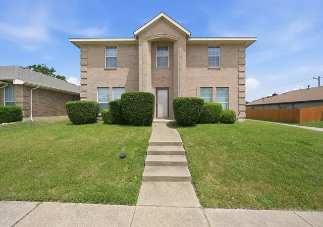Photo 2 of Single family home for sale at 1308 Arbordale Ct, Lancaster, TX 75134 | MLS# 21260596 | Listing updated on 2026-08-19